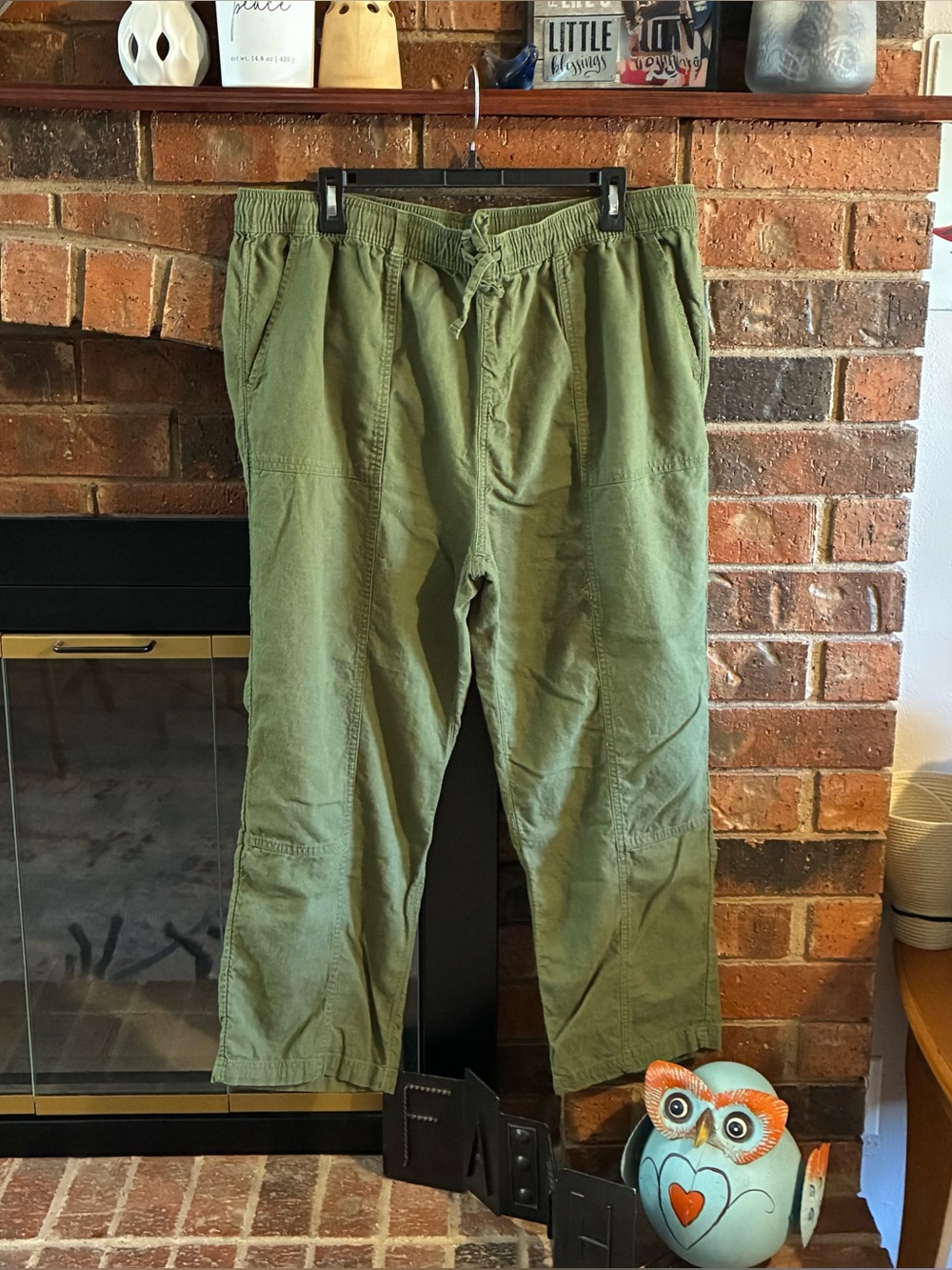 Time and Tru Womenโs Olive Cropped Pants - Picture 2 of 5